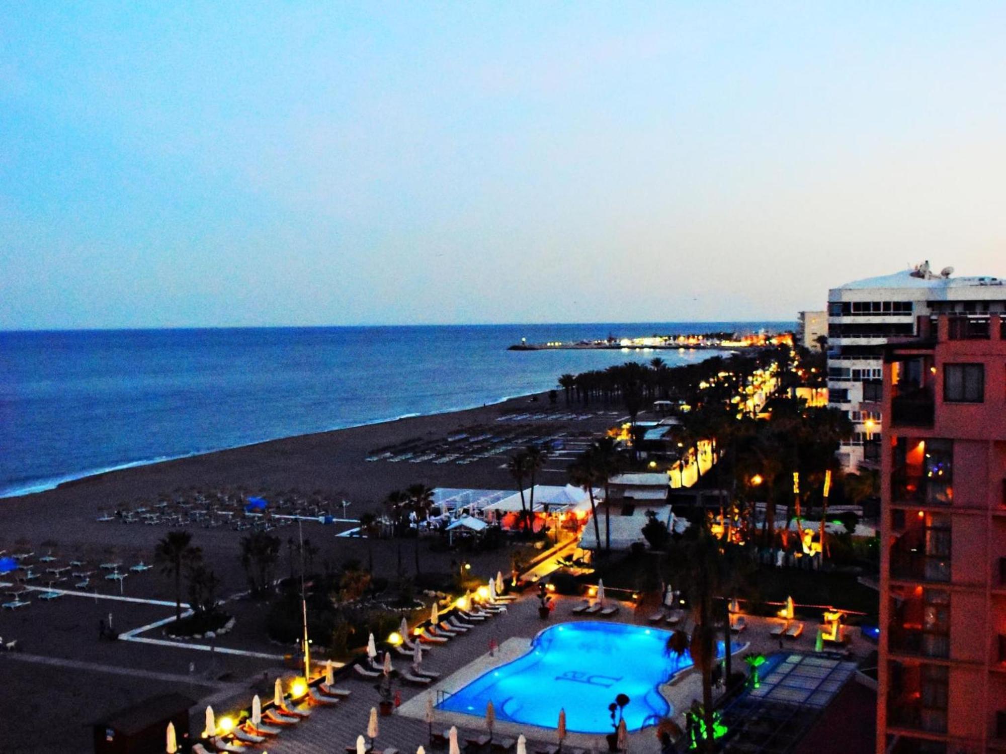 Luminoso Apartamento De 3 Dormitorios A Pie De Playa En Torremolinos Luaran gambar