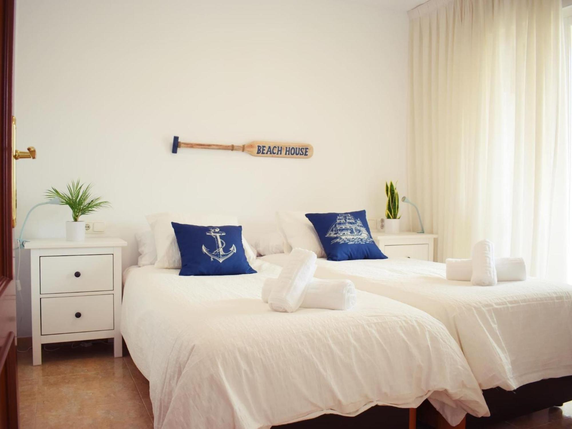 Luminoso Apartamento De 3 Dormitorios A Pie De Playa En Torremolinos Luaran gambar