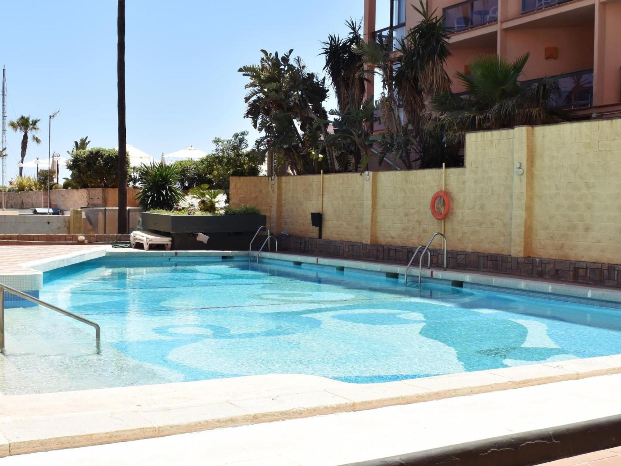 Luminoso Apartamento De 3 Dormitorios A Pie De Playa En Torremolinos Luaran gambar
